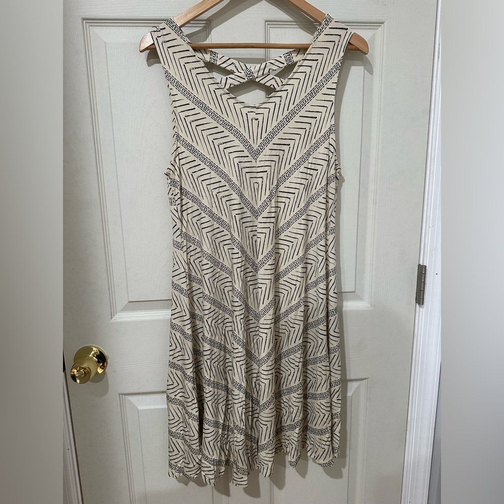 Style & Co Chevron Patterned Cream Dress Size Petite Large
